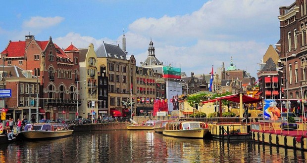 Best Attractions of the Amsterdam Pub Crawl