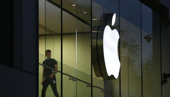 Student Sues Apple For 1 Billion Dollars