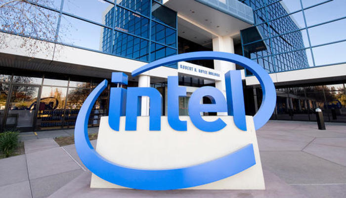 Intel CEO: Laptops With Folding Screen Not Yet For Sale