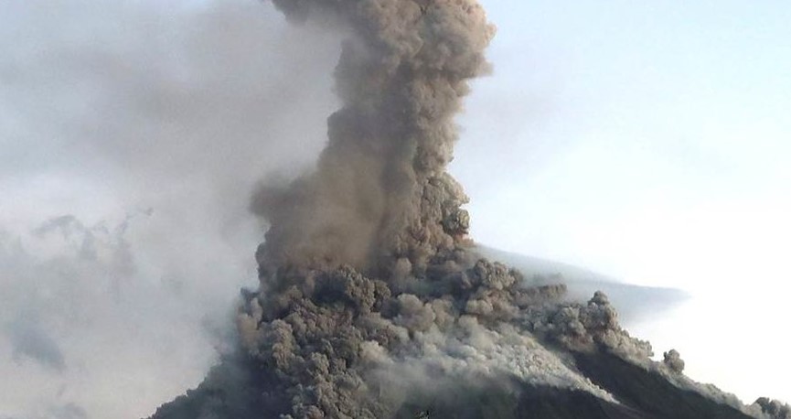 Volcano Spews Huge Ash Cloud and Leaves Russian Villages in the Dark